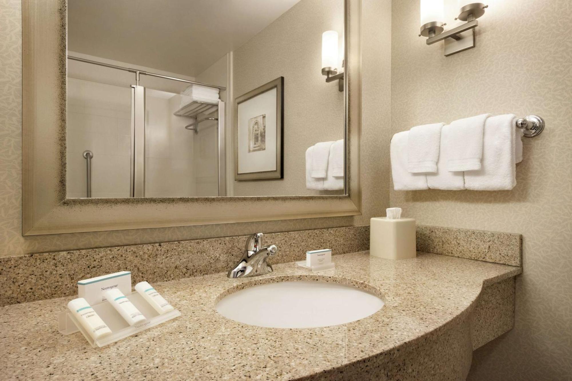 Hilton Garden Inn Minneapolis Downtown Exterior foto